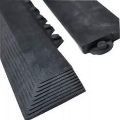 Tappetino Di Gomma Nera Con La Gamba Destra 990X75Mm